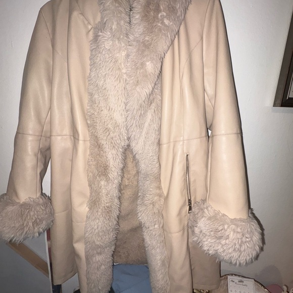 Women's Tan Faux Fur Trim Coat - Picture 5 of 5